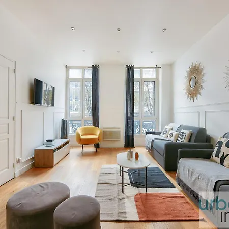 Urbanflat 34 - Beautiful 3 Bedrooms Louvre Apartment Paris