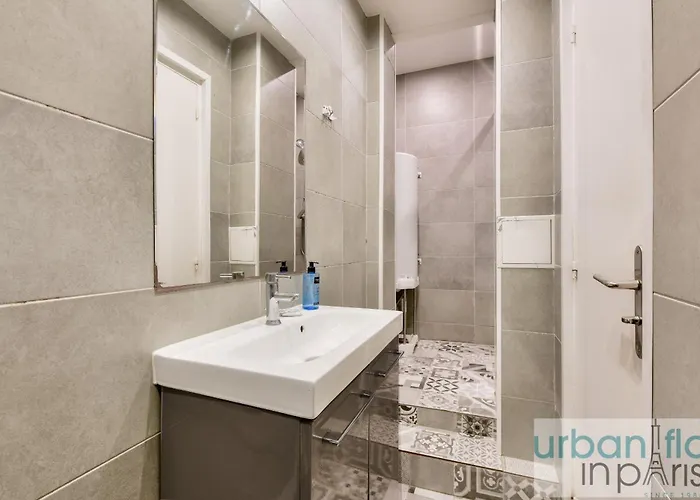 Urbanflat 34 - Beautiful 3 Bedrooms Louvre Apartment Paris